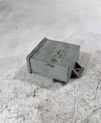 Mercedes-Benz E W211 Tow bar trailer control unit/module UN304 10R035110 012015