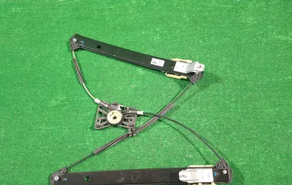 Audi Q2 - Front door electric window regulator 81A837462 4BWA001