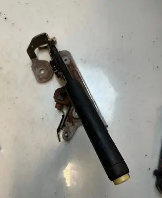 Handbrake/parking brake lever assembly