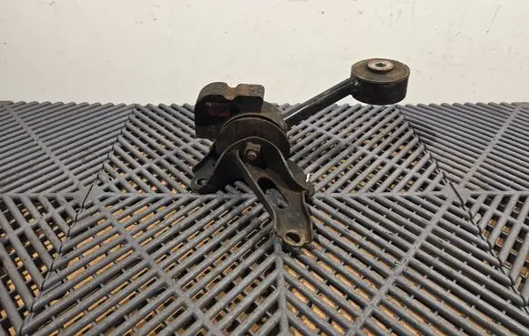 Lexus RX 330 - 350 - 400H Engine mount bracket