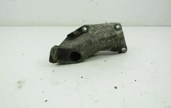 Volkswagen PASSAT B5.5 Engine mounting bracket 8D0199307P