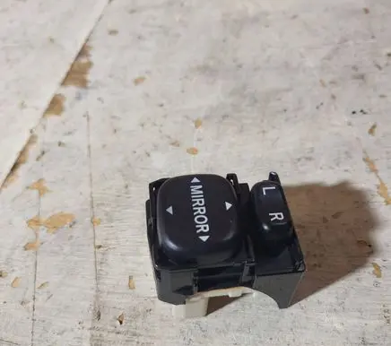 Toyota Corolla E110 Wing mirror switch 183574
