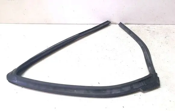 Toyota Yaris XP210 Rubber seal rear door 68152K0010