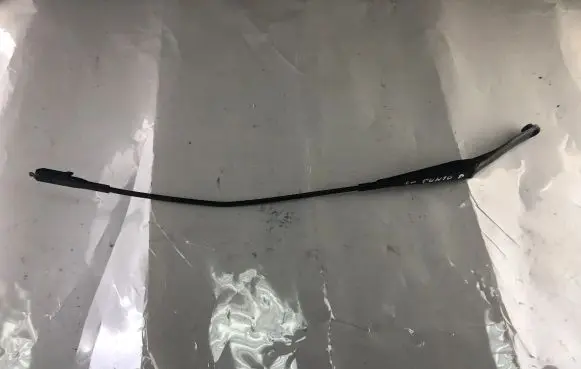 Front wiper blade arm