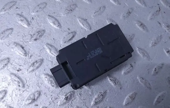 Suzuki Swift III Tire pressure control unit 3716052R00 A2C14542700 A2C99172603