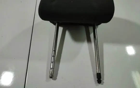 Volkswagen Polo IV 9N3 Front seat headrest 