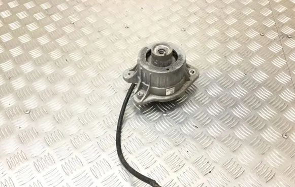 Mercedes-Benz S W222 Engine mount bracket A2222404500