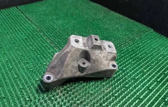 Skoda Octavia Mk1 (1U) Gearbox mounting bracket 1J0199117AK