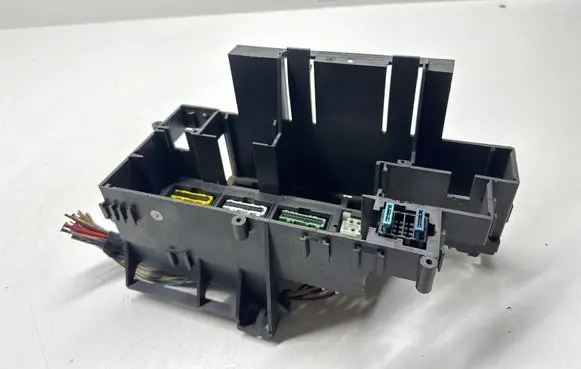 BMW 5 E34 Relay mounting block 1378539 1378539109110 1378453