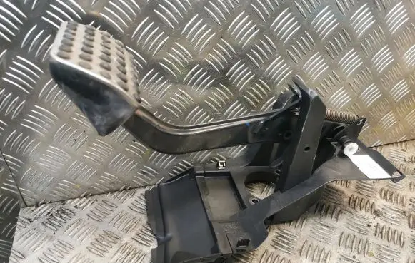 Mercedes-Benz C W203 Brake pedal