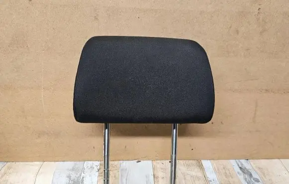 Volkswagen PASSAT B6 Front seat headrest 