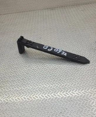 Headlight/headlamp mounting bracket