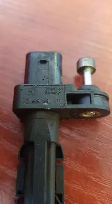 BMW 5 F10 F11 Crankshaft position sensor 7805188