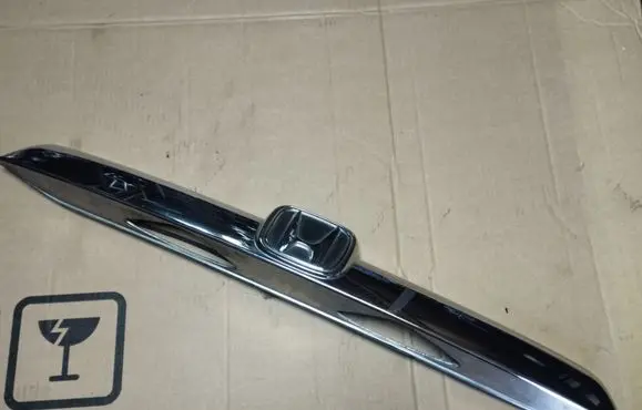 Honda CR-V Trunk door license plate light bar 74890SWWE012C1