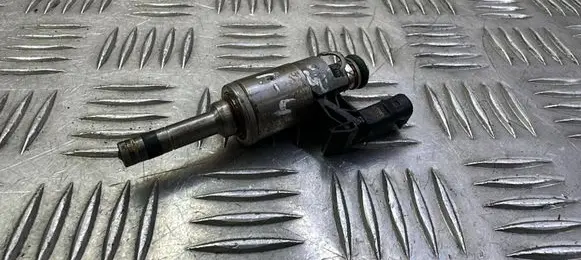 Audi A4 S4 B9 8W Fuel injector