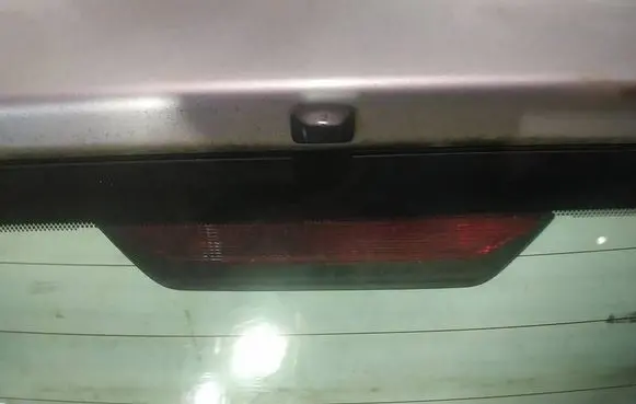 Toyota Yaris Third/center stoplight