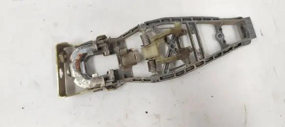 Volkswagen Touran I Rear door exterior handle/bracket 1T0837886M