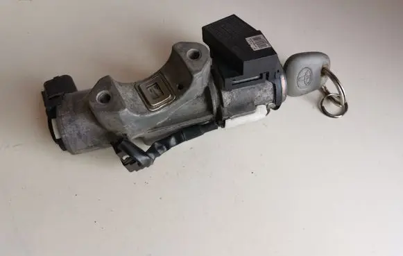 Toyota Avensis T250 Ignition lock N05015178 N0501517 736661A