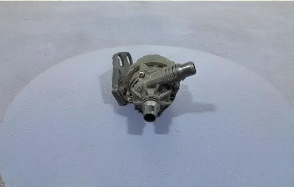 BMW X6 M Water pump 8477210