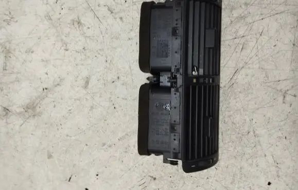 BMW 5 E39 Dash center air vent grill 8391179 C335601 8364007