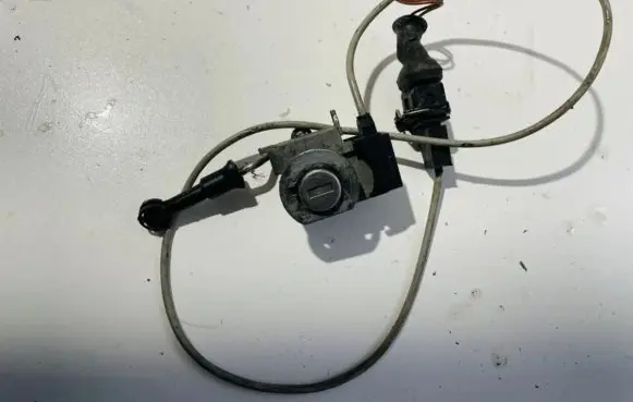 Audi A3 S3 8L Front door lock (next to the handle) 