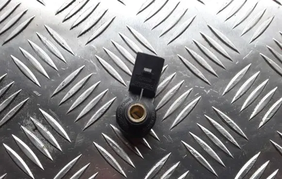 Volkswagen Touran I Detonation knock sensor 030905367C