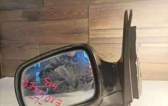 Ford Explorer Front door electric wing mirror