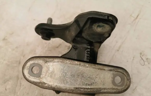 Mercedes-Benz B W246 W242 Front door lower hinge 6074190