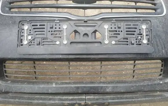 Toyota Avensis T250 Front bumper lower grill 