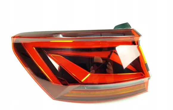 Volkswagen Touareg III Rear/tail lights 760945207
