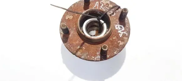 KIA Carens I Rear wheel hub