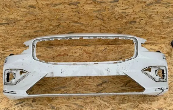 Volvo V60 Front bumper 31690589