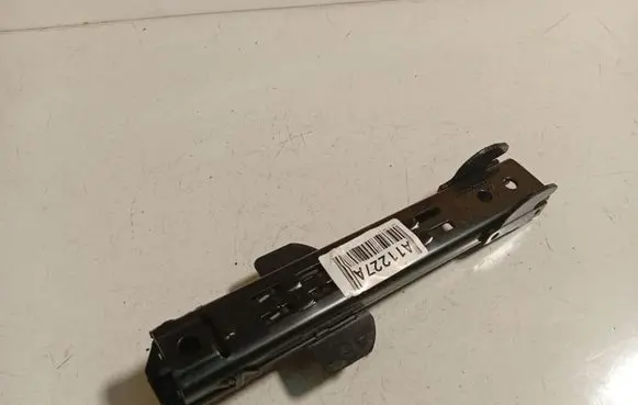 Audi Q7 4L Seat belt adjustment rail 5C2007010176