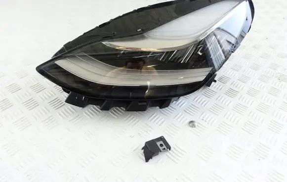 Tesla Model 3 Headlight/headlamp 107737550B