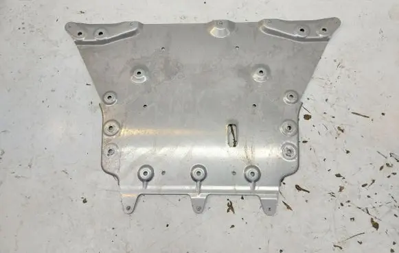 BMW iX Engine splash shield/under tray 6894792JLK01