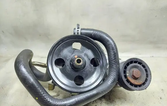Ford Focus Power steering pump 2S413A696AA