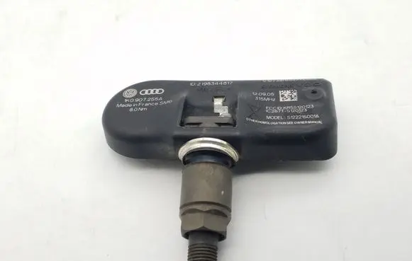 Volkswagen PASSAT B5.5 Tire pressure sensor 1K0907255A L244VW2