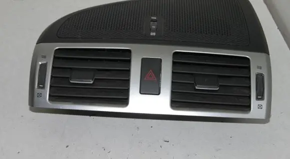 Toyota Avensis T270 Dash center air vent grill 5567005180