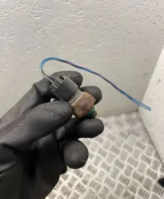 Air conditioning (A/C) pressure sensor