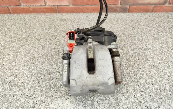 BMW X3 G01 Rear brake caliper 6887386