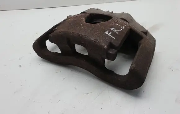 Volvo XC90 Front brake caliper 330557303