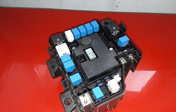 Hyundai Santa Fe Fuse module NOCODE
