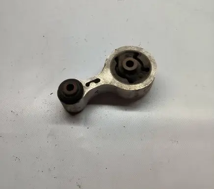 Mazda 6 Engine mount bracket