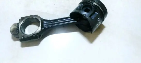 Volkswagen Golf III Piston with connecting rod