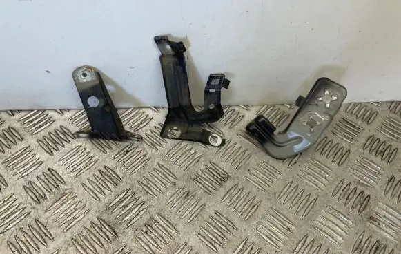 BMW 4 F36 Gran coupe Fender mounting bracket 7255821
