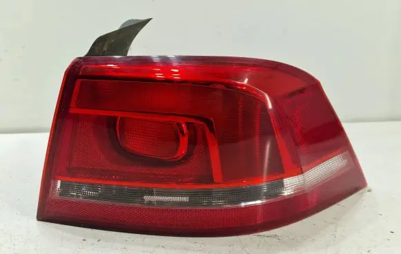 Volkswagen PASSAT B7 Rear/tail lights 3AE945096C