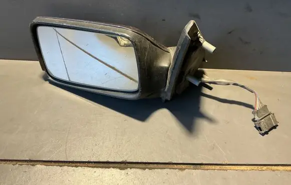 Volkswagen Golf III Front door electric wing mirror E10217398