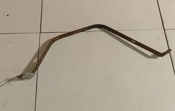 Audi A6 S6 C6 4F Fuel tank mounting bracket 