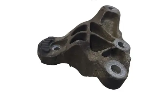 Volvo XC60 Engine mount bracket