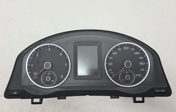 Volkswagen Tiguan Speedometer (instrument cluster) 5N0920872A